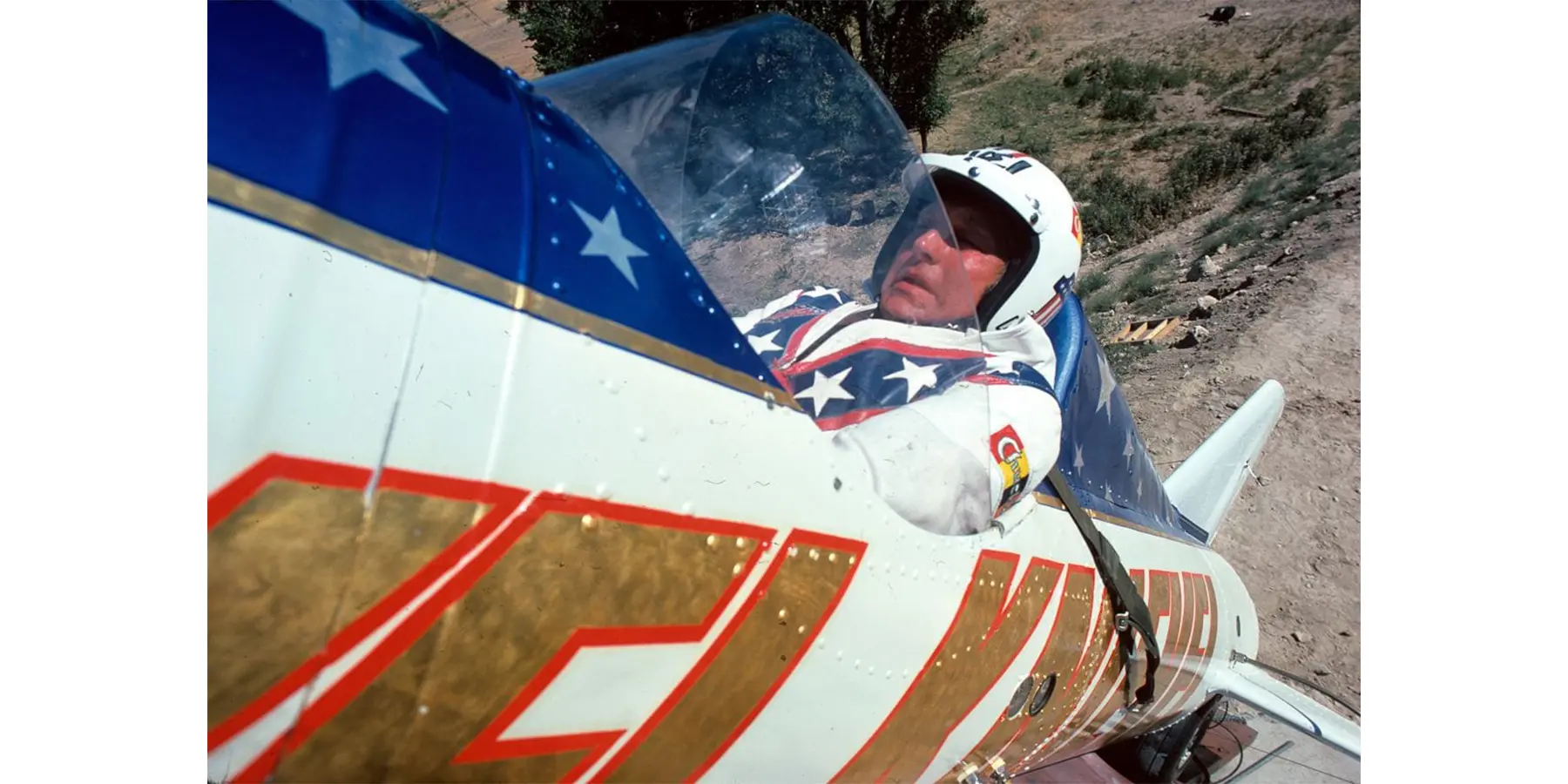 Photo of Evel Knievel preparing to jump Snake River Canyon